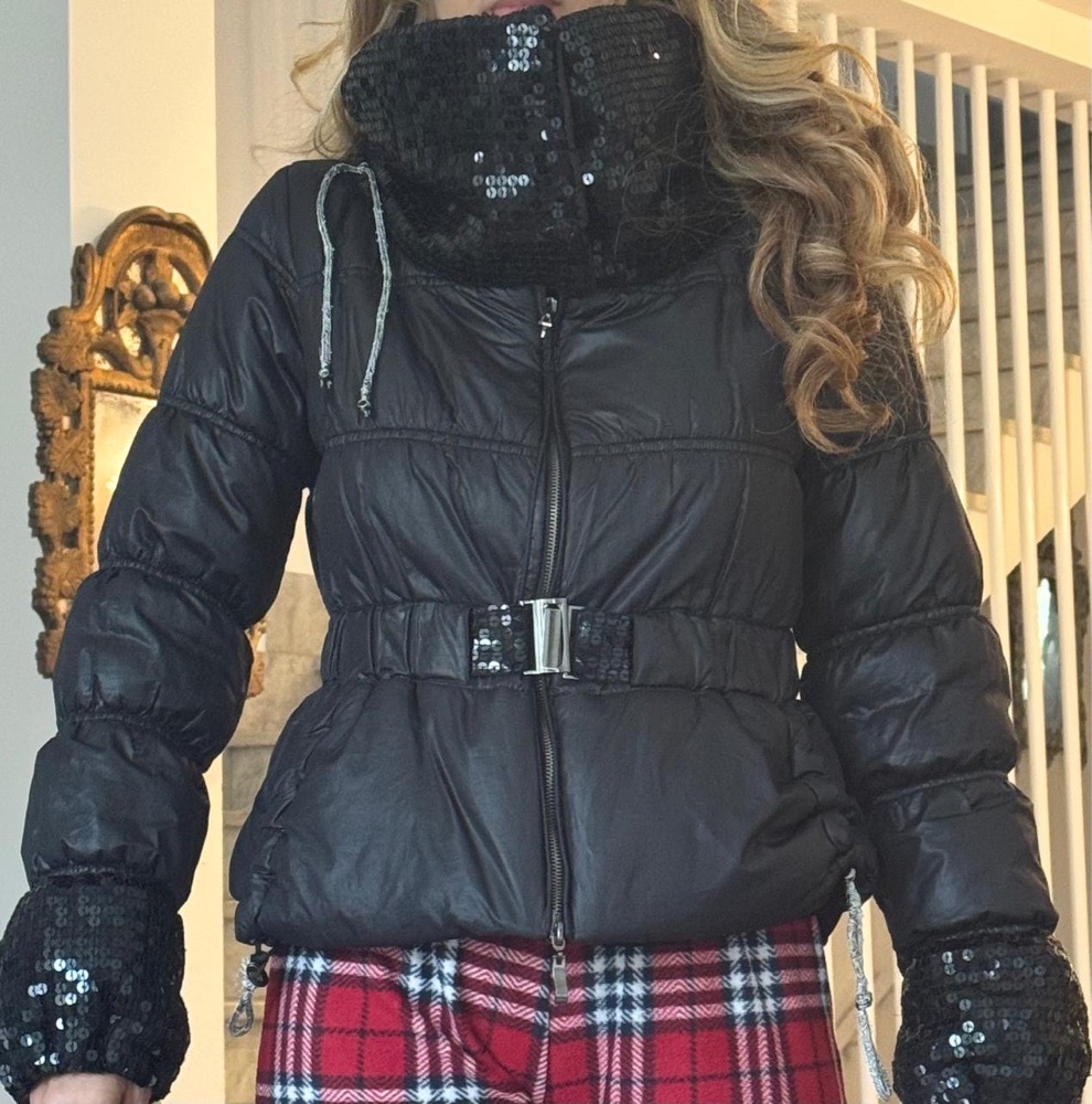 Une tres belle veste doudoune avec paillete 