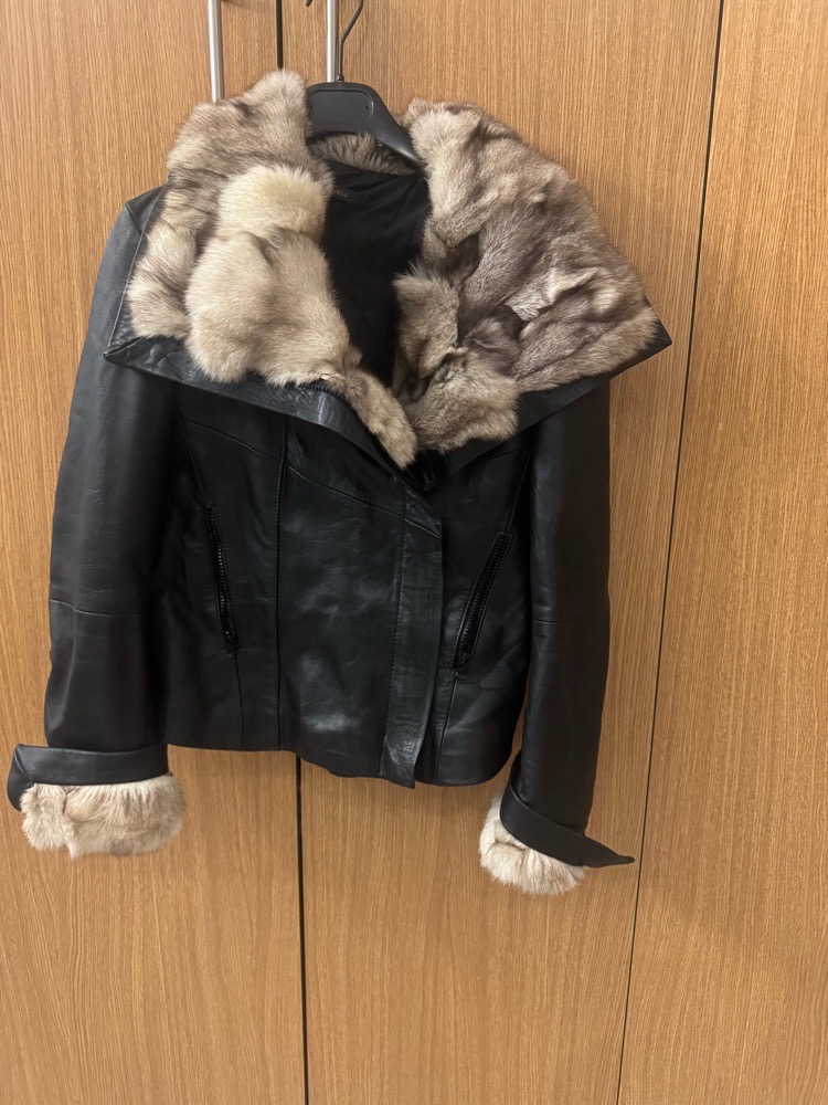 Veste en cuir et fourrure 