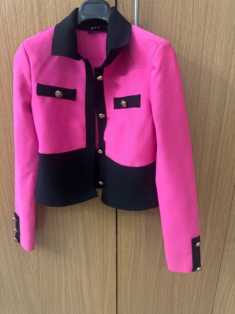 Tres belle veste rose et noire importee 