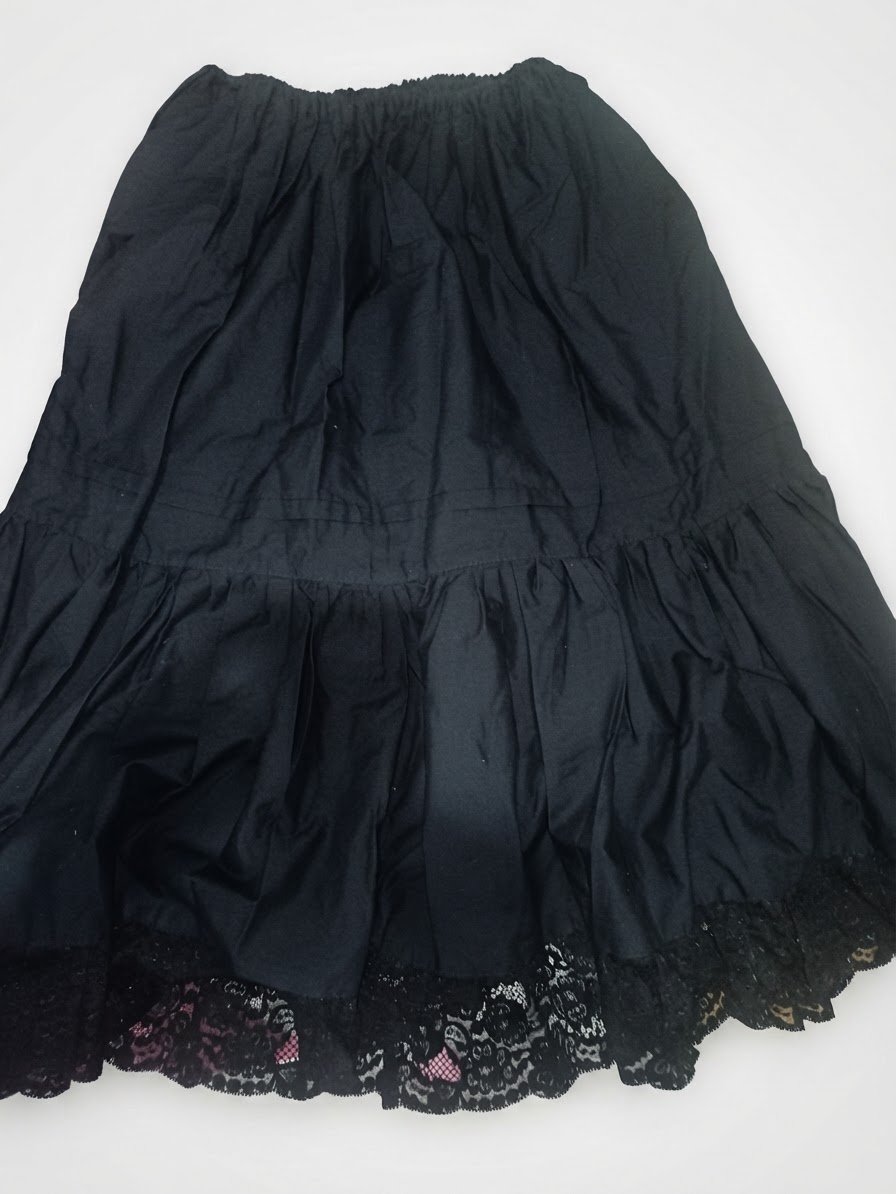 Jupe mi longue noir avec dentelle 