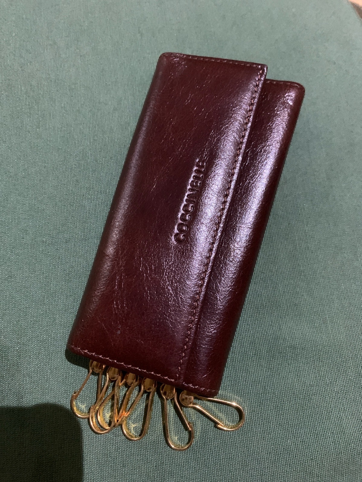 Porte clés en cuir veritable de la marque coccinelle 