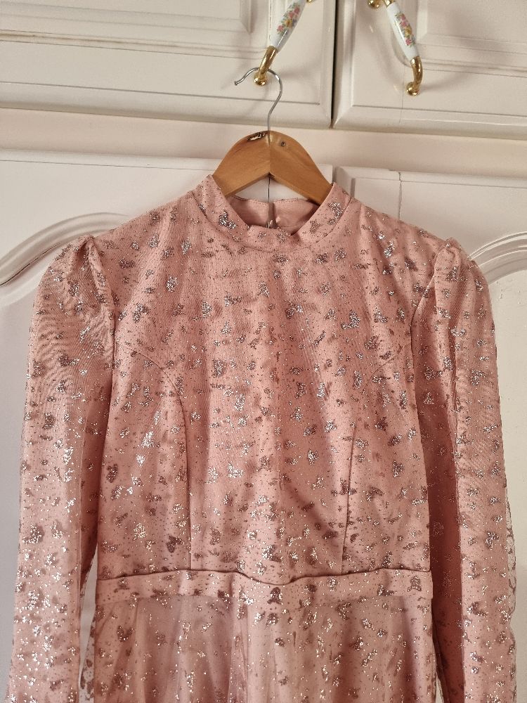 Robe Rose soiré 🌿🌿Brillante 🌿🌿taille M 🌿en trés bon état