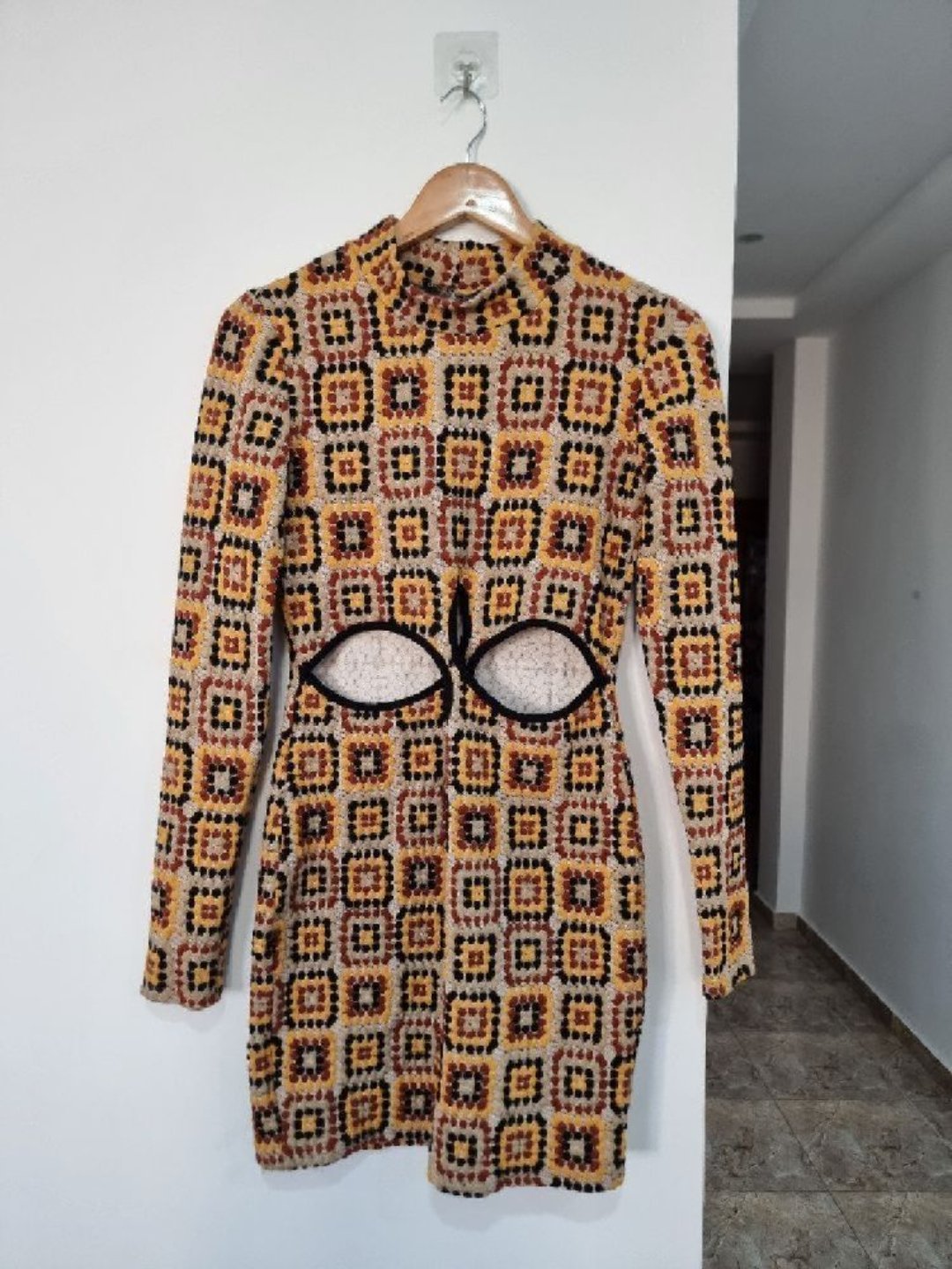 ROBE DE LA MARQUE BERSHKA MULTICOLORES🪴🪴 TAILLE L 🪴🪴EN TRÉS BON ÉTAT 