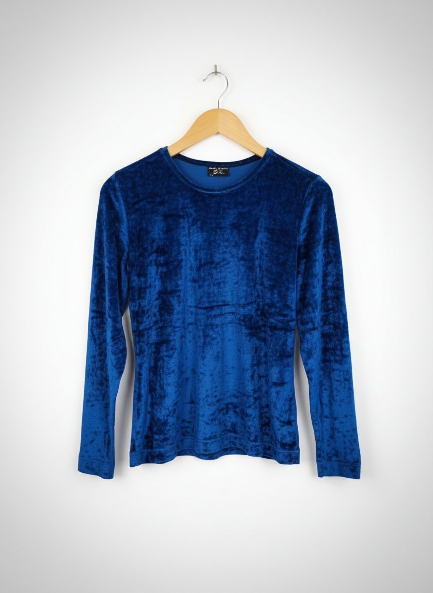 Pull bleu en velour 🌟🌟taille M/S🌟🌟en trés bon état