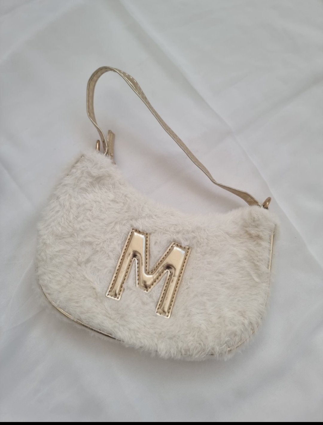 Ce sac à bandoulière en fausse fourrure blanche 🎀🎀 de la marque PRIMARK 🎀🎀 EN TRÉS BON ÉTAT