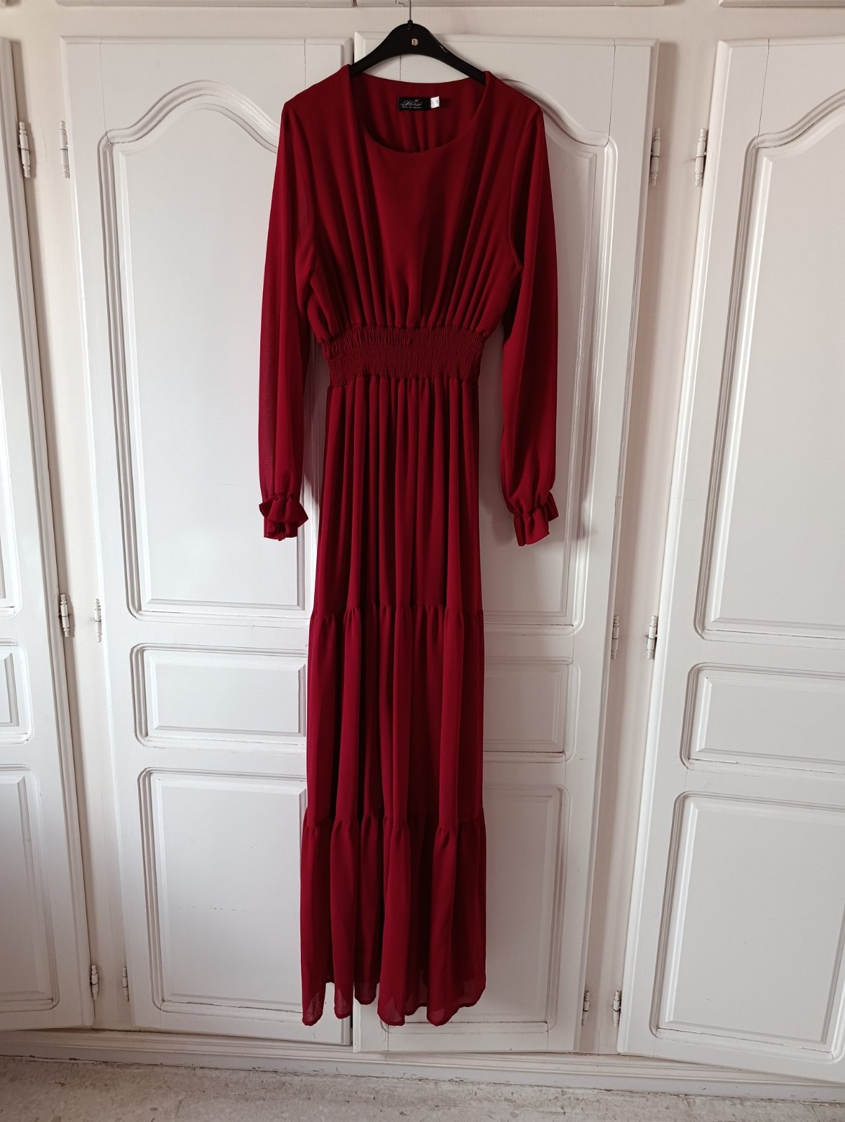 Robe rouge bordeaux 💚 avec manche longue 🩷 en très bon état 