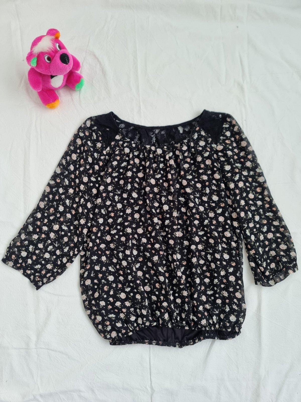 Chemise fleurie 🎀🎀 taille M 🎀🎀de la marque C&A