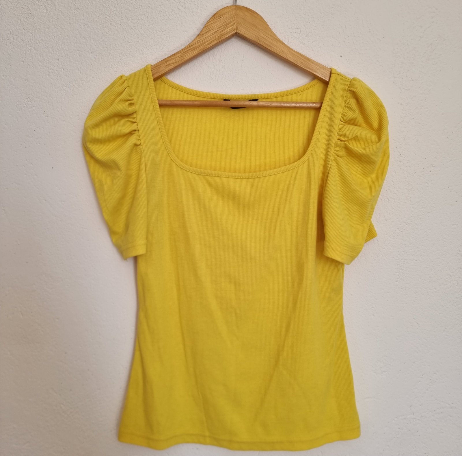 Pull jaune de la marque Shein 🌼🌼taille M 🌼🌼 en trés bon état