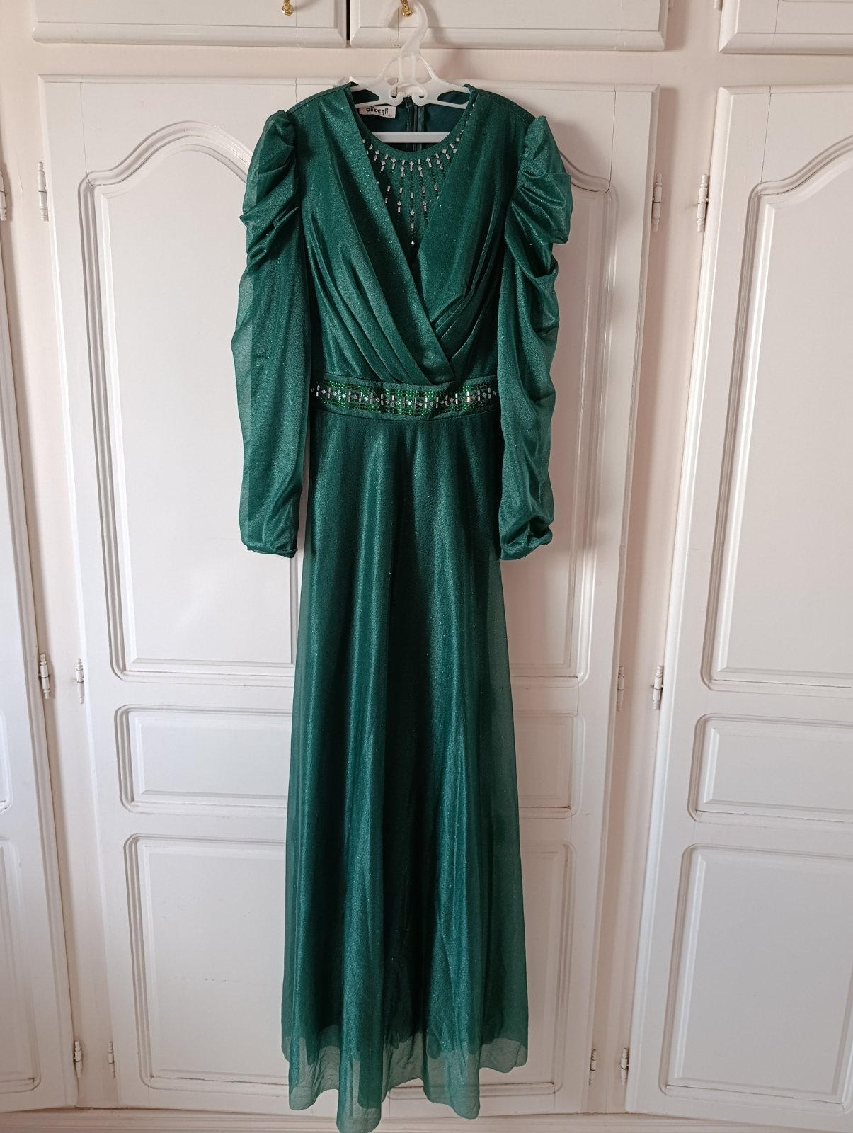Robe soirée Vert émeraude scintillant avec un effet brillant🩷