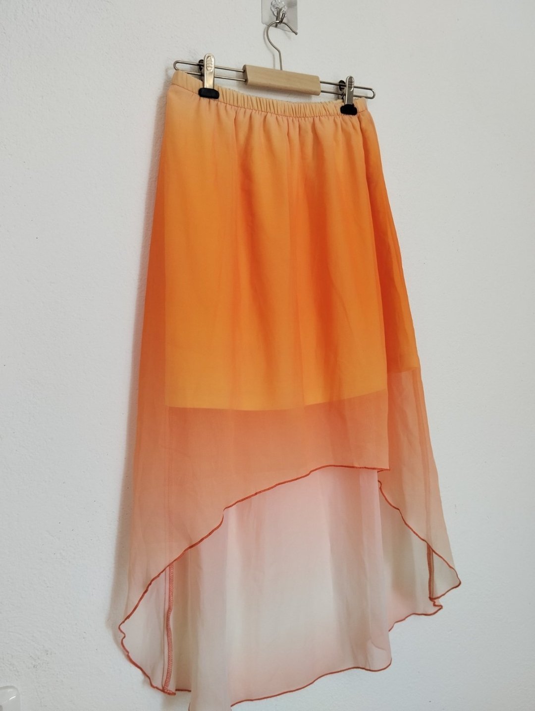 Jupe orangé 🍊🍊 en trés bon état 🍊🍊 