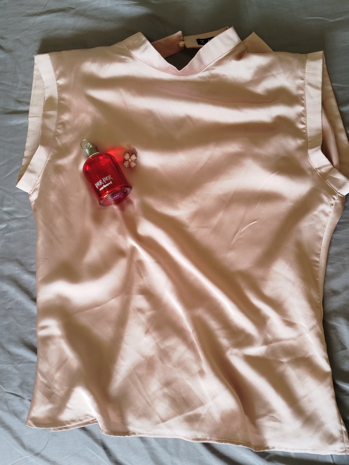 Blouse rose poudré coupe chic et moderne