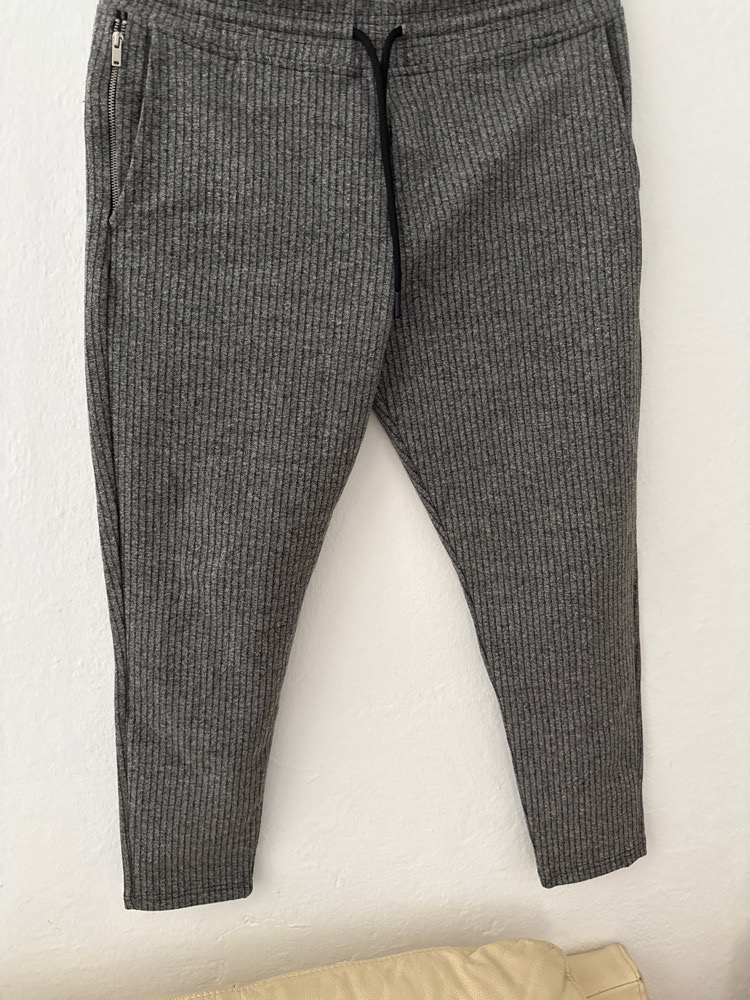 Pantalon à chevilles sport jamais porté