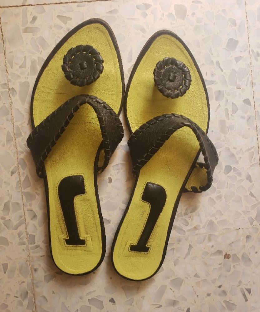 Tongs Noires en cuir Armani jean 