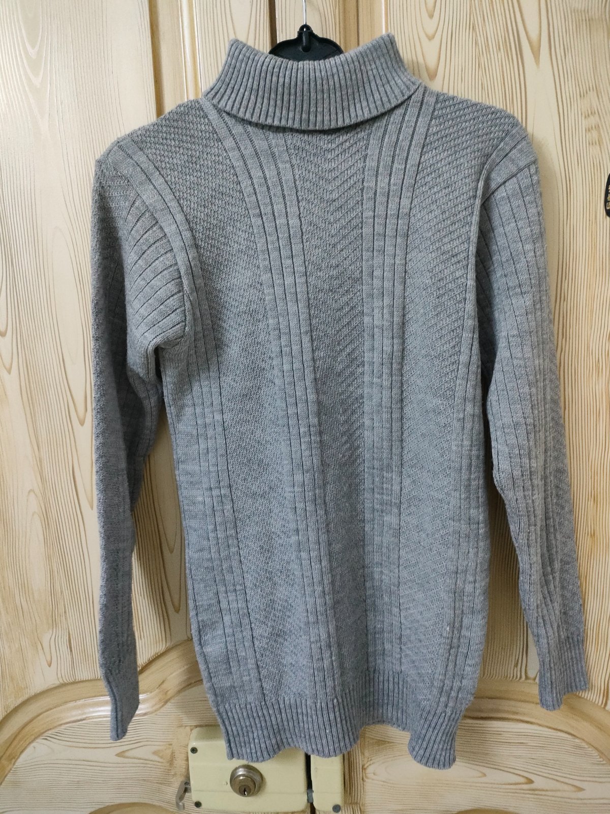 Pull col montant 