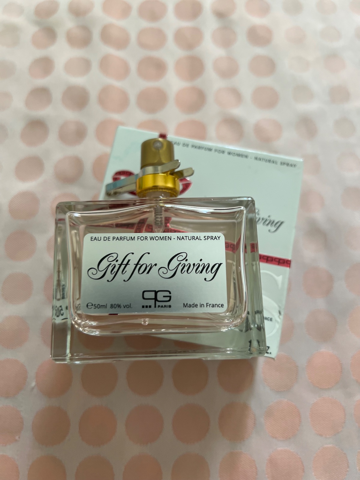 Eau de Parfum pour femme "Gift for Giving" (format 50 ml) créée par la marque PG Parfums (Paris) et fabriquée en France. 
