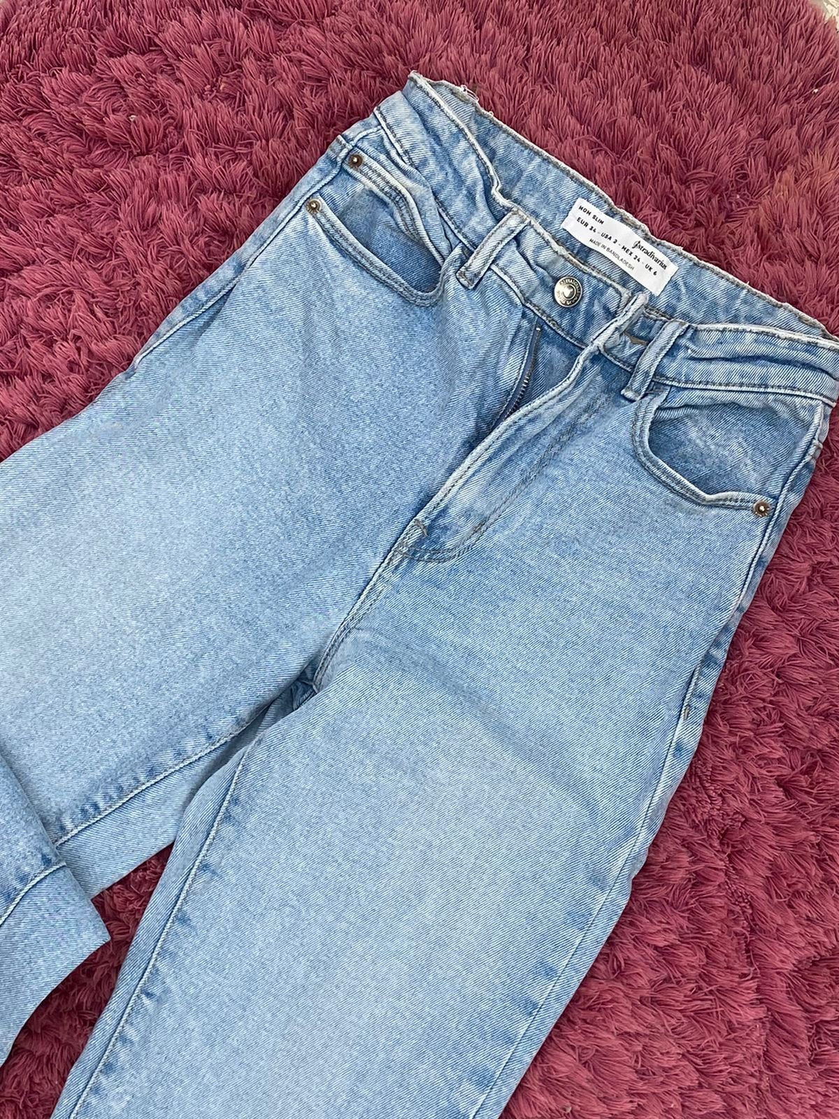 Over sized jean taille 34 de la marque stradivarius 