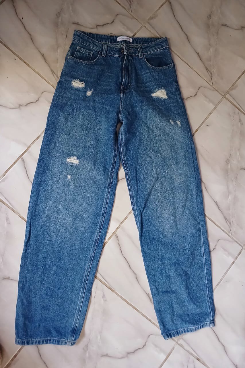 Deux pontalons Boyfriend la taille 36  portés une seule fois 