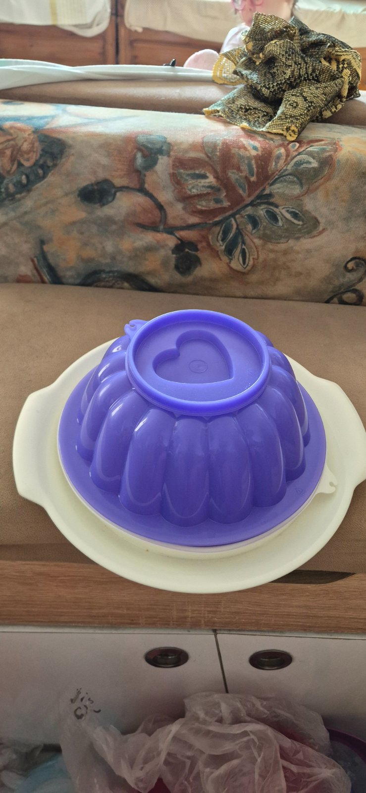 MOULE A Charlotte Tupperware
