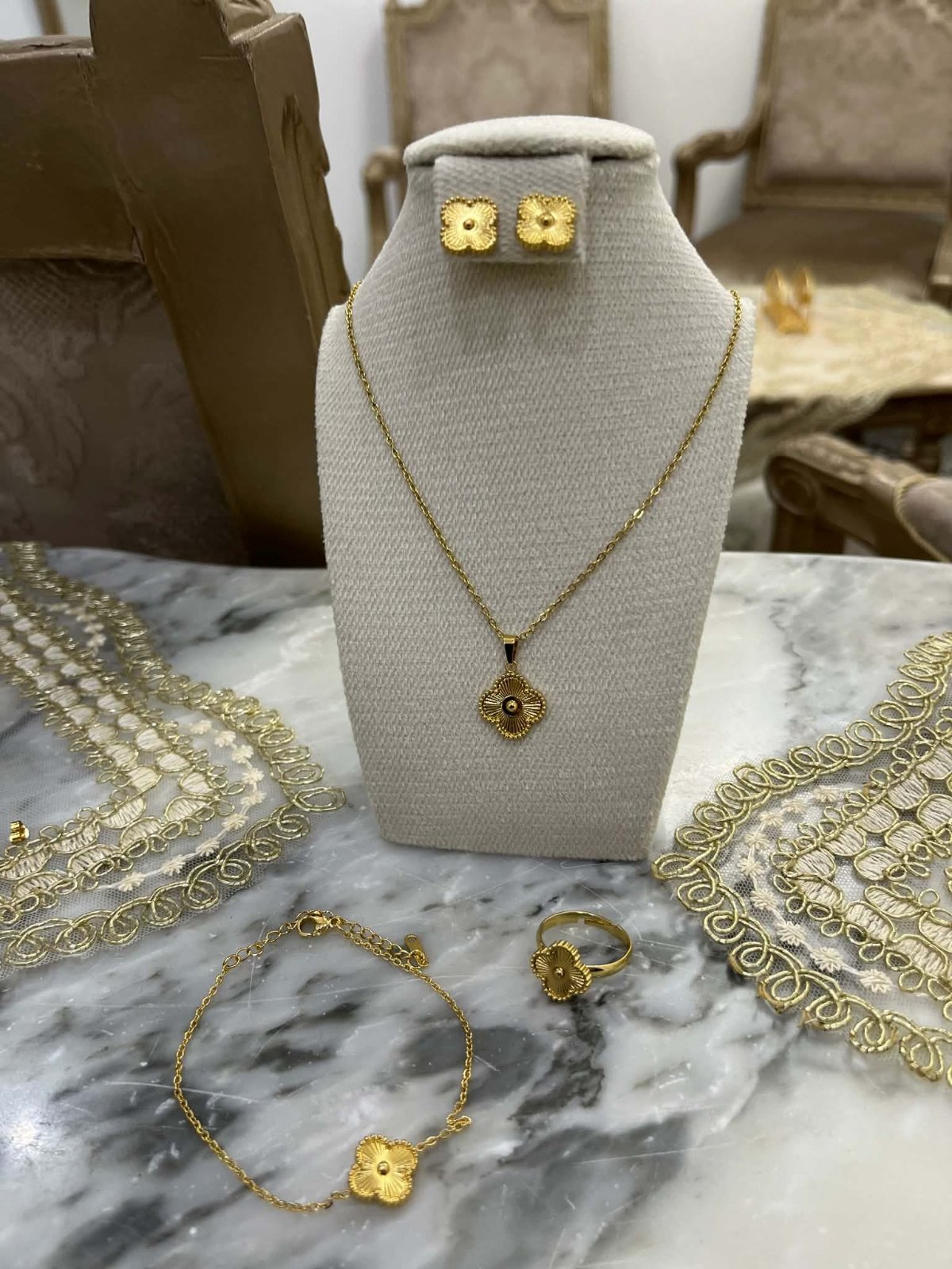 Necklace 