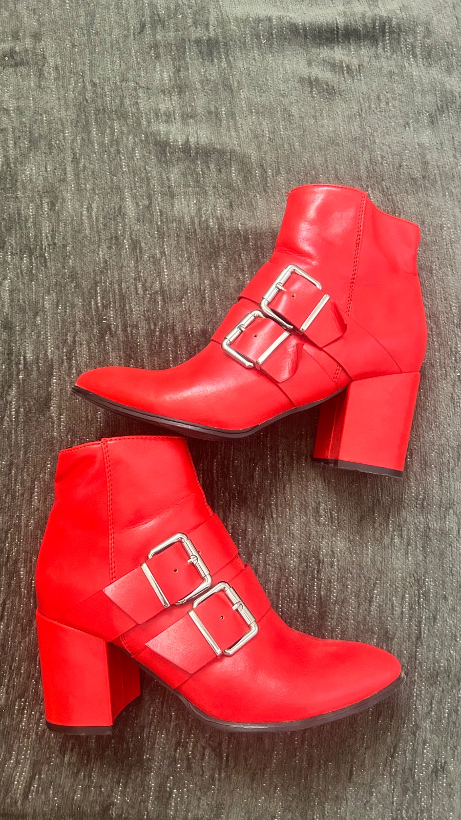 Des bottines rouge 