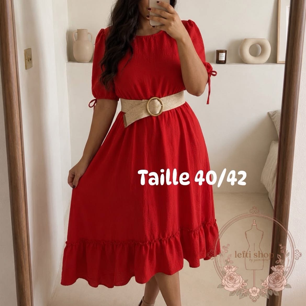 Robe rouge minimaliste raffinée