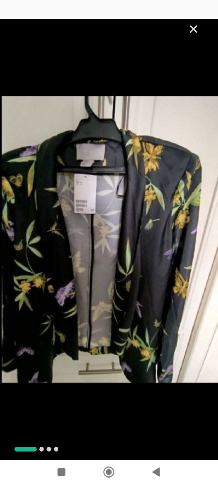 🦋🪻💛🖤🪻💛🖤🪻🦋🪻 Veste courte satinée fleurie Veste