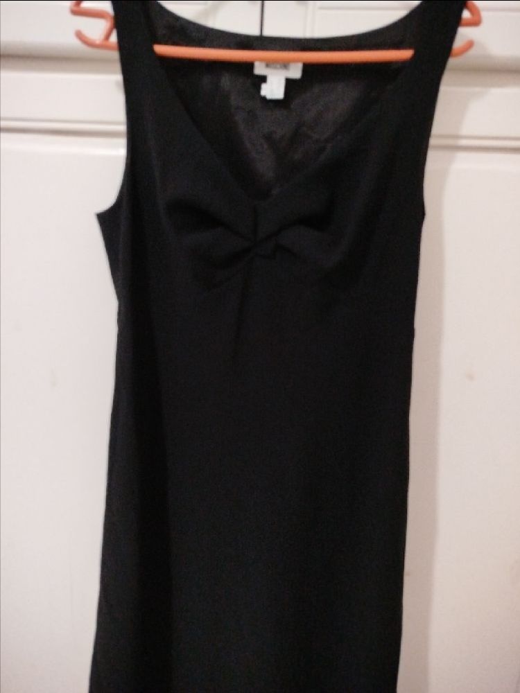 🖤🖤🖤👗👗👗🖤🖤🖤 34 au lieu de 40 DT Très belle robe noire basique must have Moschino