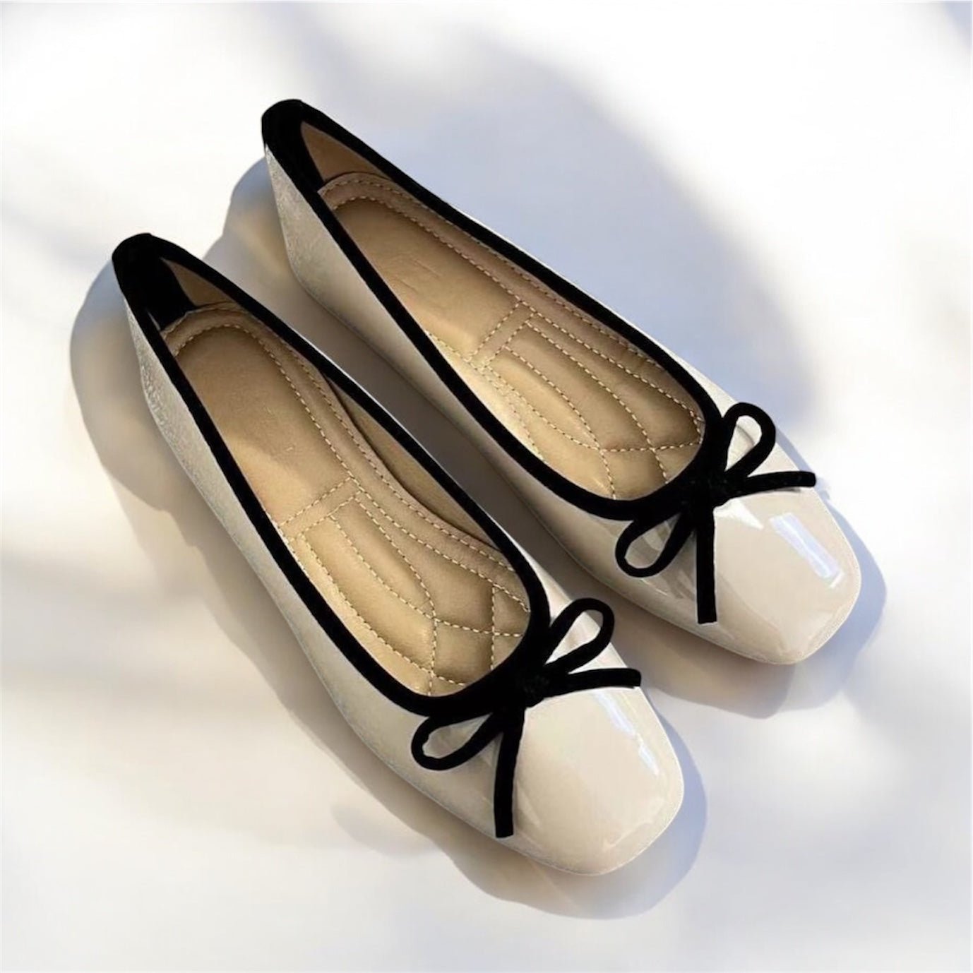 Ballerines shoes beige and black