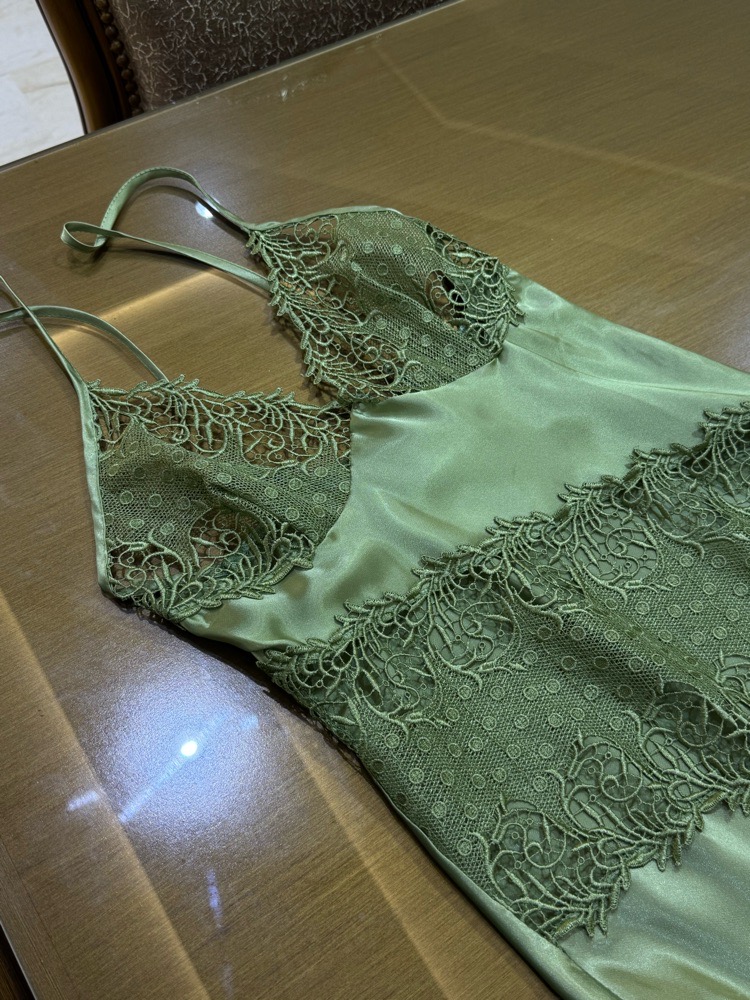 Lingerie en satin et guipure 
