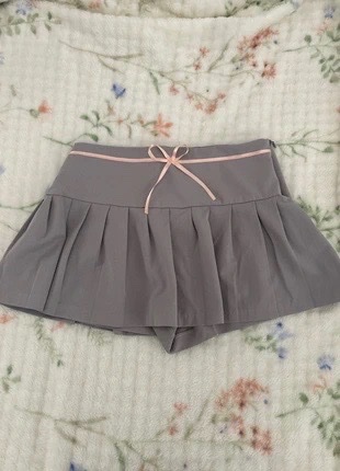 Grey skirt with a little pink bow tie 🌸
