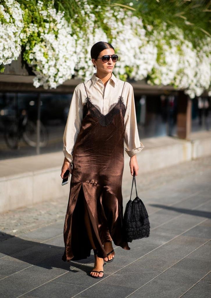 Robe satin marron