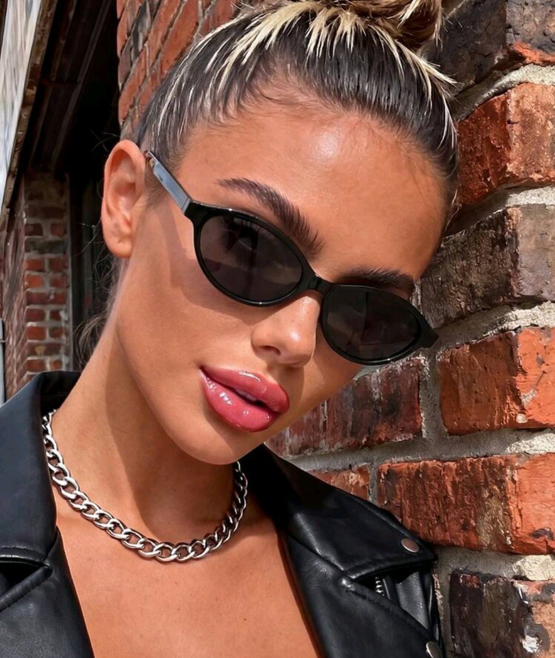 Une pièce lunettes de soleil 