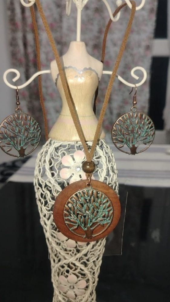 Collier et sa boucle d'oreille