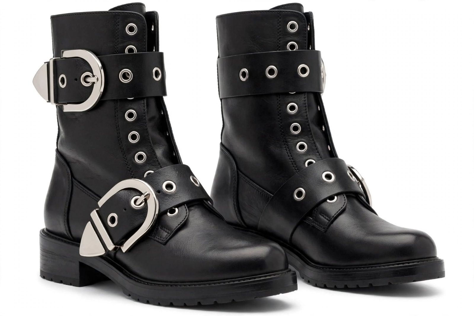 Bottines biker noire à boucles Importée pointure 37 FASHION &BELLA Modèle L8AX7023-2 en très bon état peu portée un petit défaut voir les photos presque non remarquable 