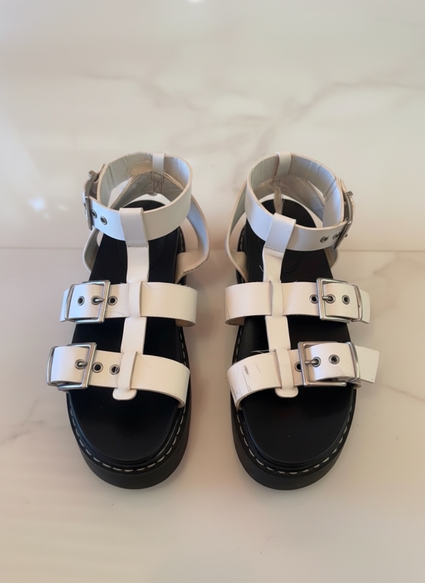 Sandalles