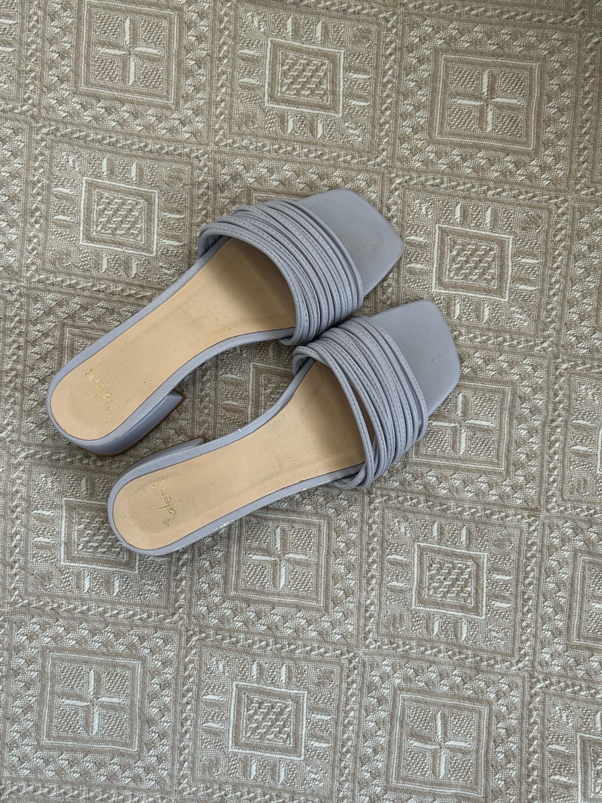 Chaussure violette 
