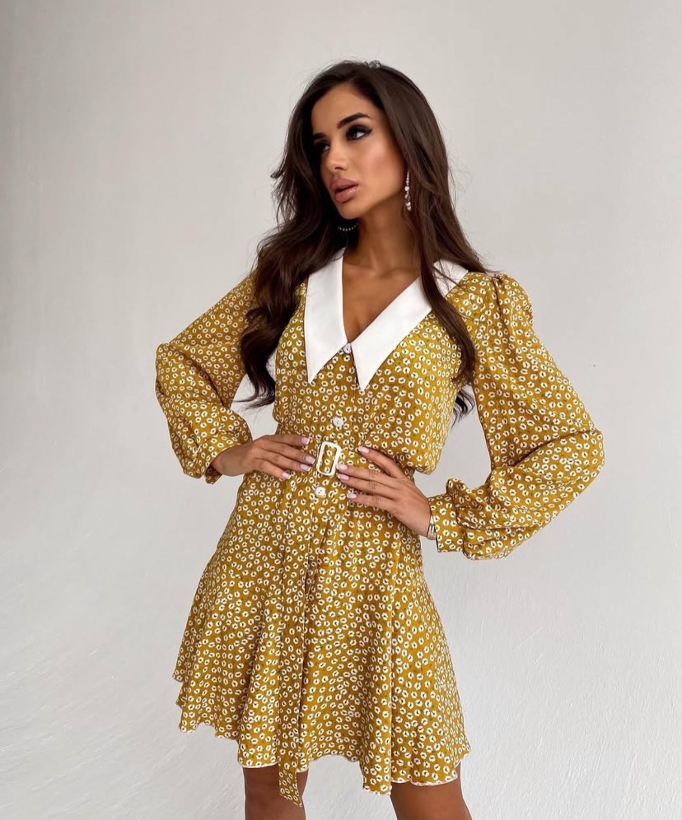 Robe jaune à fleurs
