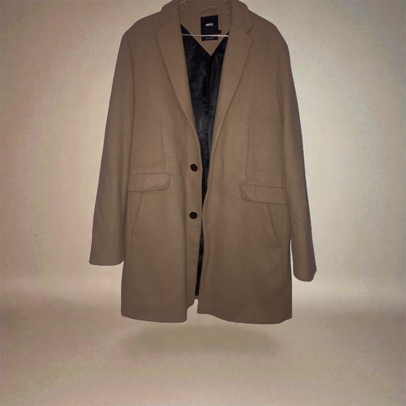 Manteau fabriqué avec du tissu italien