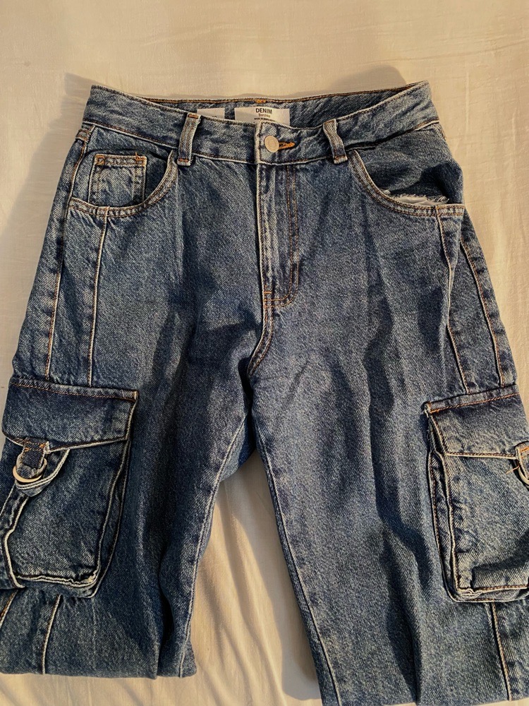 Pantalon cargo jean de la marque bershka