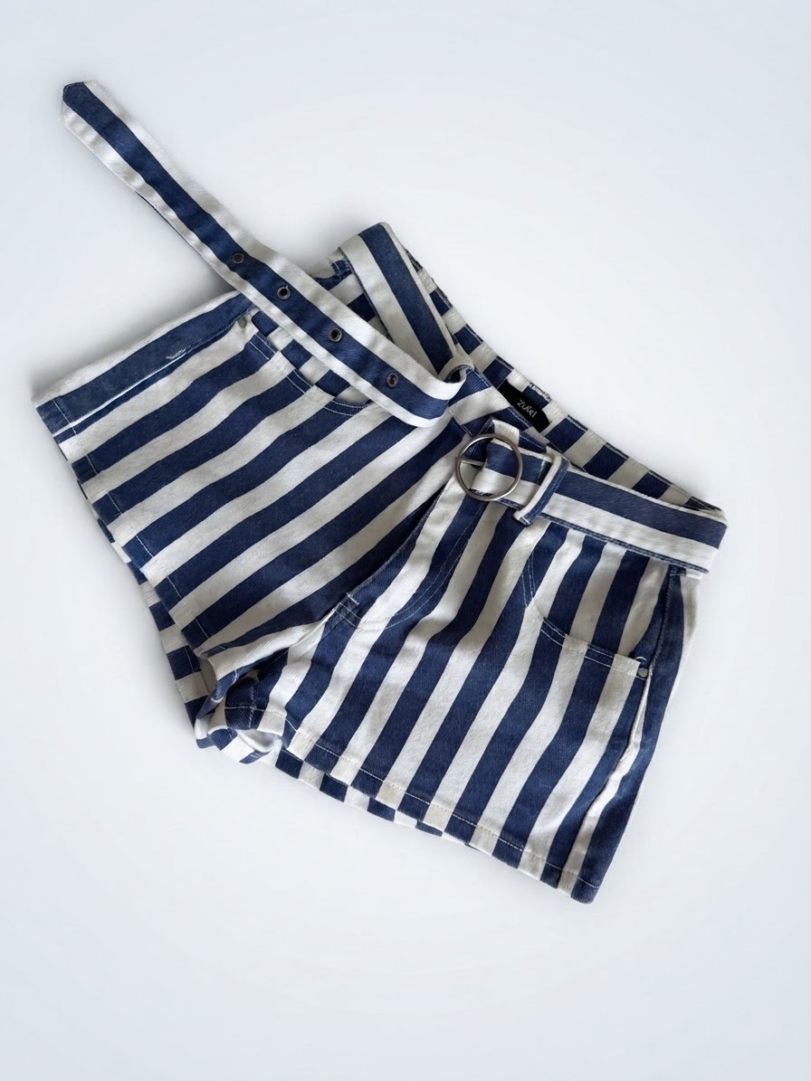 Short en jean à rayures verticales bleues et blanches