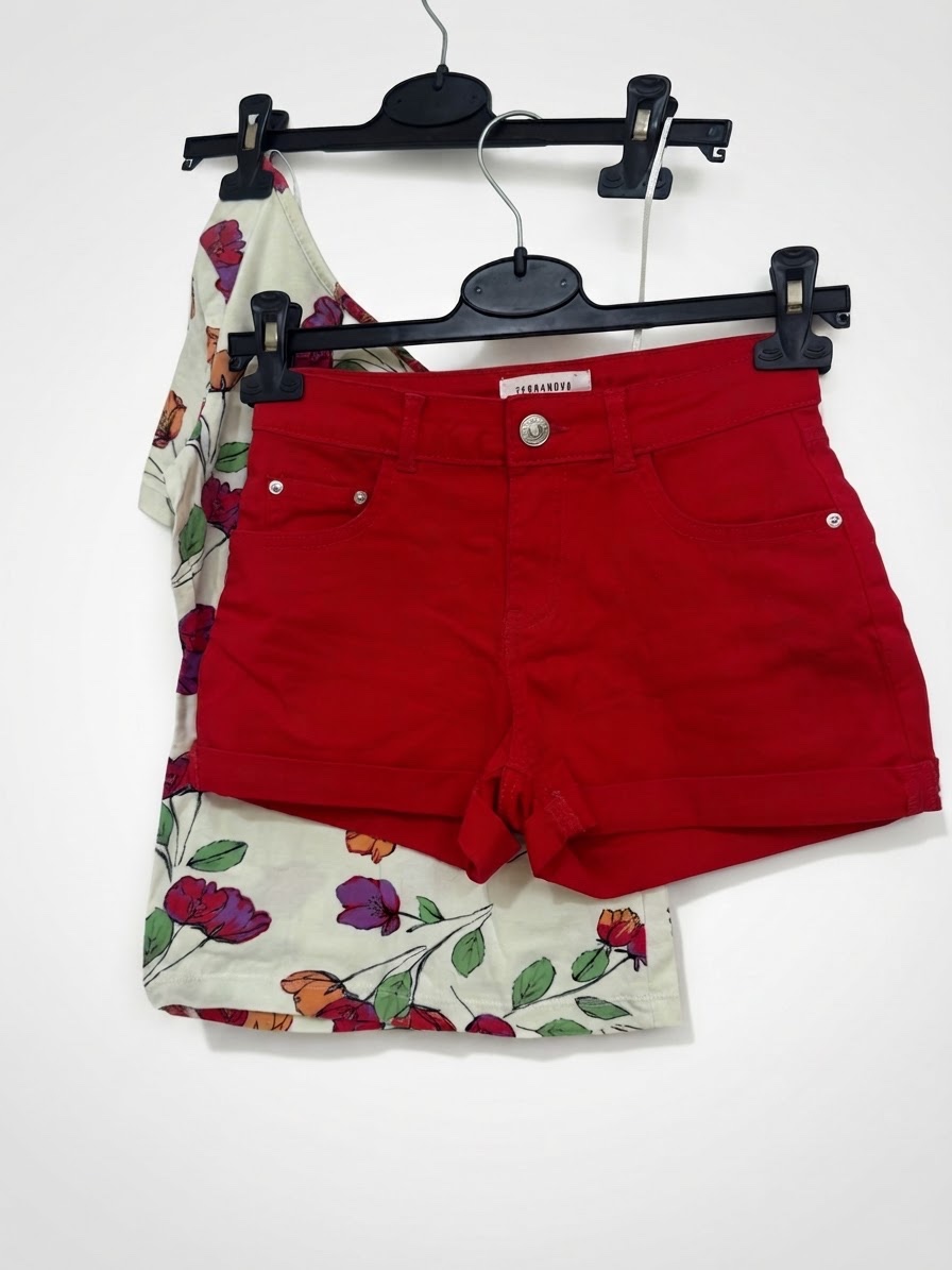 Ensemble short en jean rouge et pull 