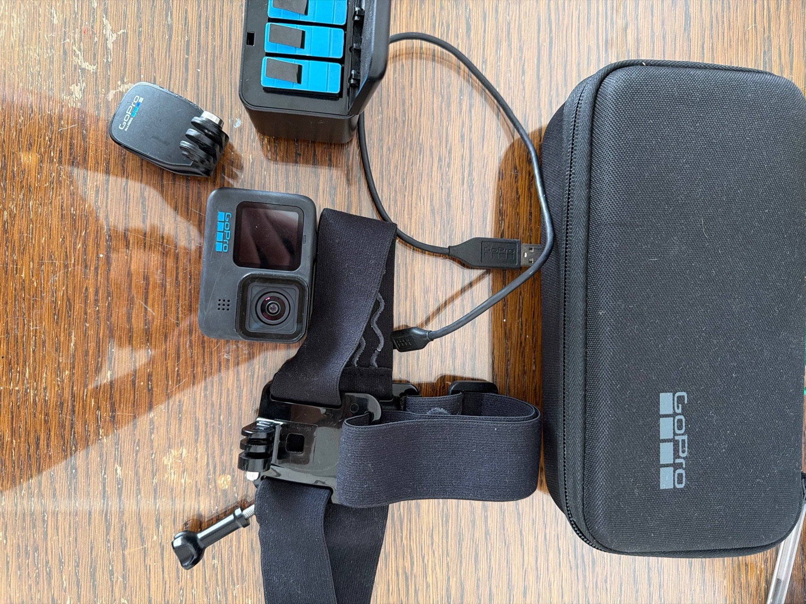 Gopro 11 black with 4 batterys a head attatchment