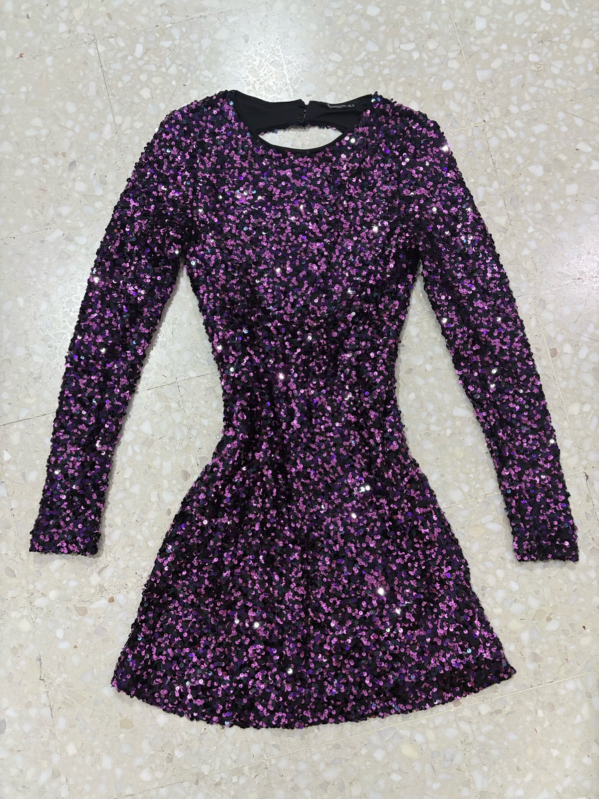 Robe pailletée dos nu