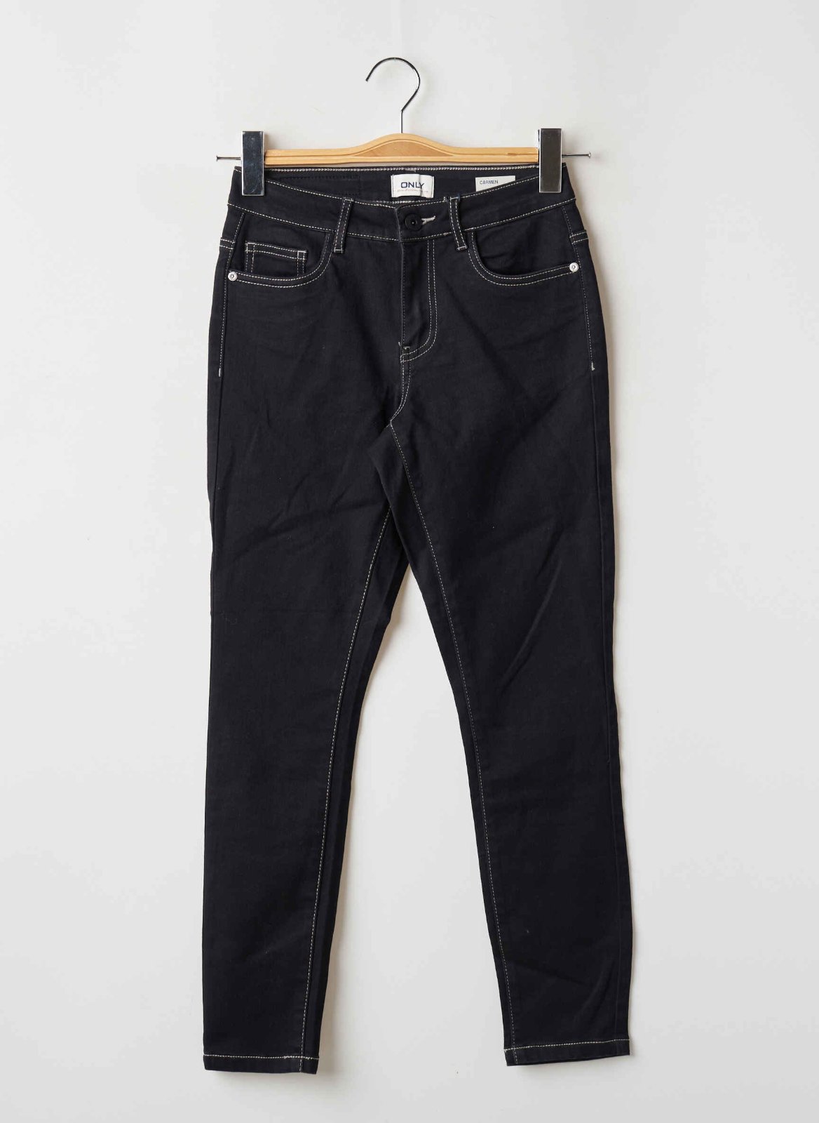 Jean noir style Zara Woman avec détails de strass aux poches arrière