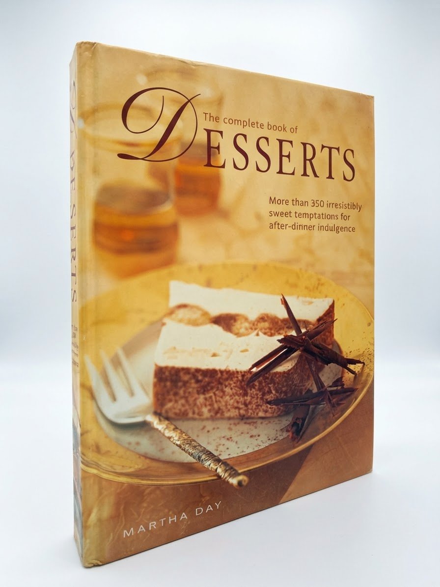 The Complete Book of Desserts par Martha Day - Plus de 350 Recettes Irrésistibles - Livre en Anglais - Comme Neuf