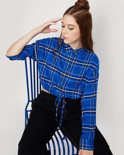 Chemise courte (crop) bleue à carreaux avec cordon de serrage