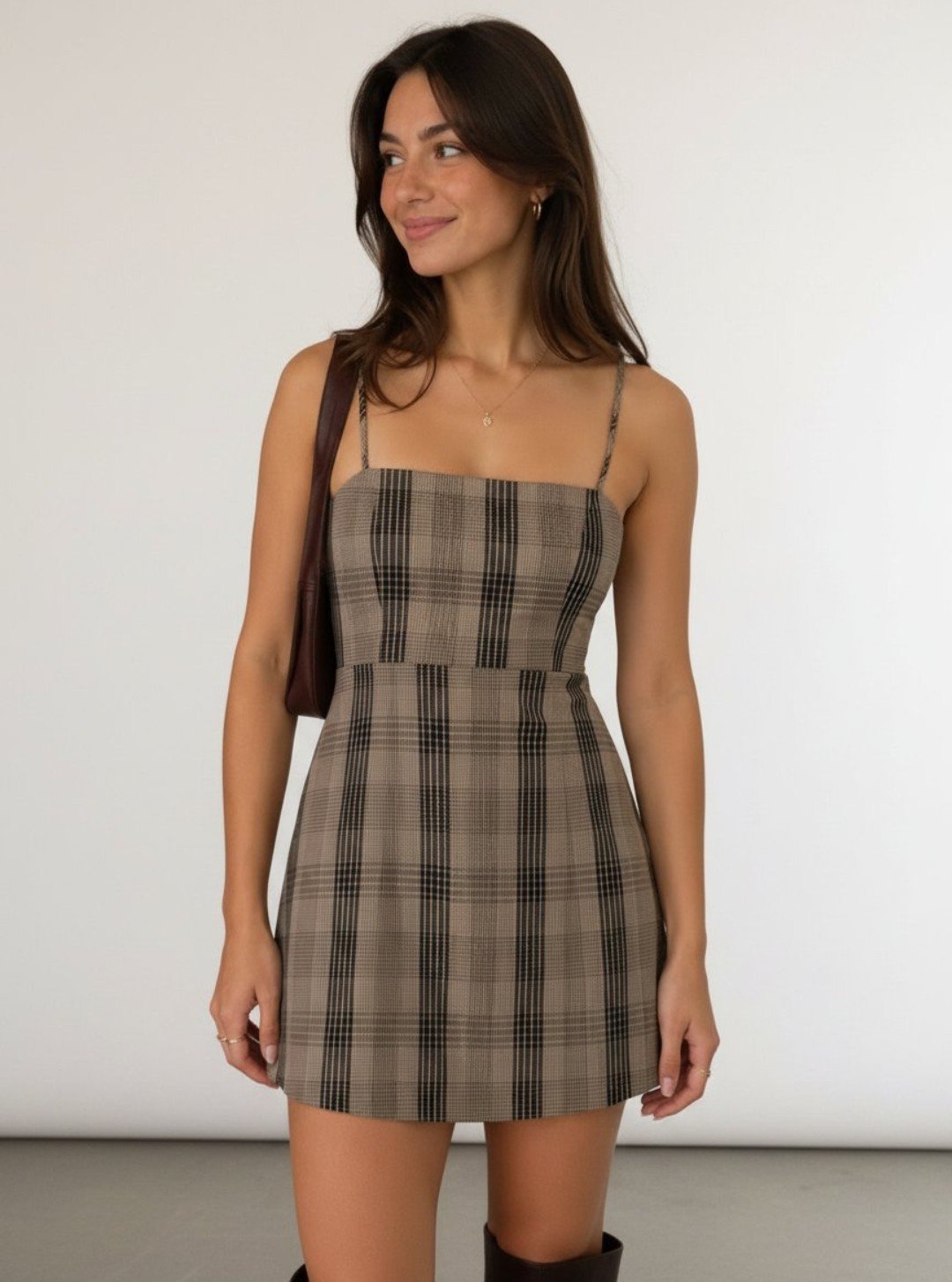 Robe courte à carreaux style chic old money – MONKI ✨🤎