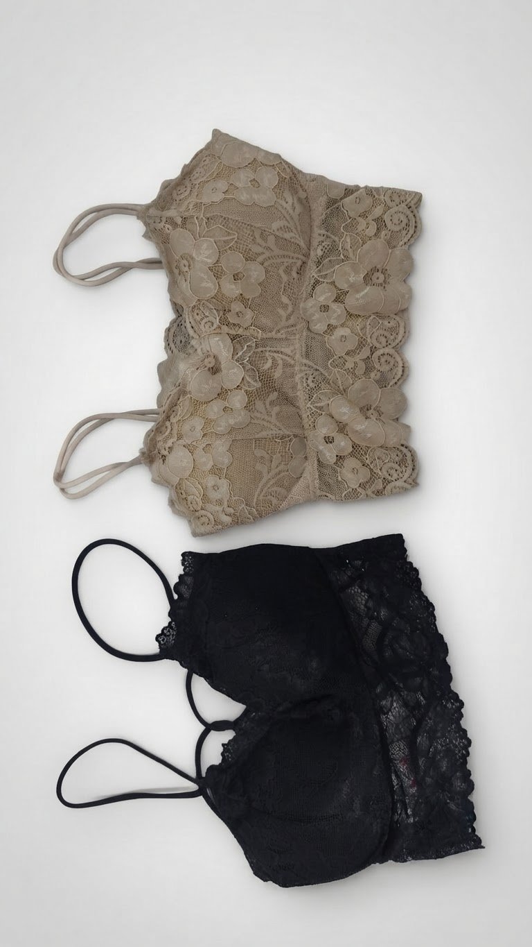 Duo de tops courts en dentelle, beige et noir, élégants et féminins, parfaits pour un look chic et tendance. 🖤🤎