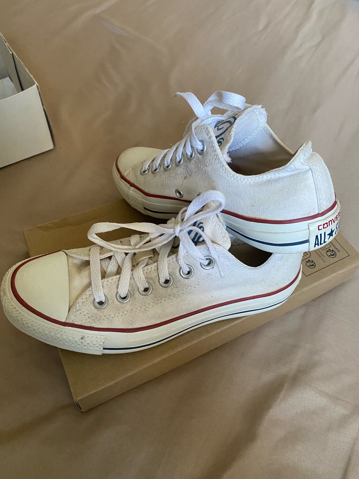 Converse blanche