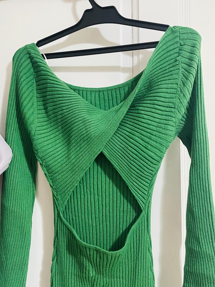 Robe super moulante avec un dos croisé